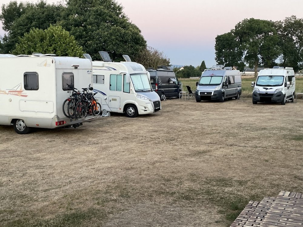 Aire camping-car à Petiville (76330) - Photo 4